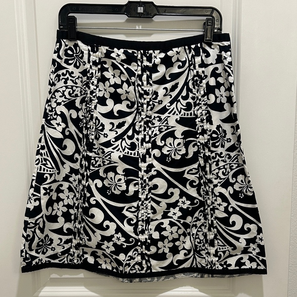 Old Navy Black and White Patterned A-Line Skirt